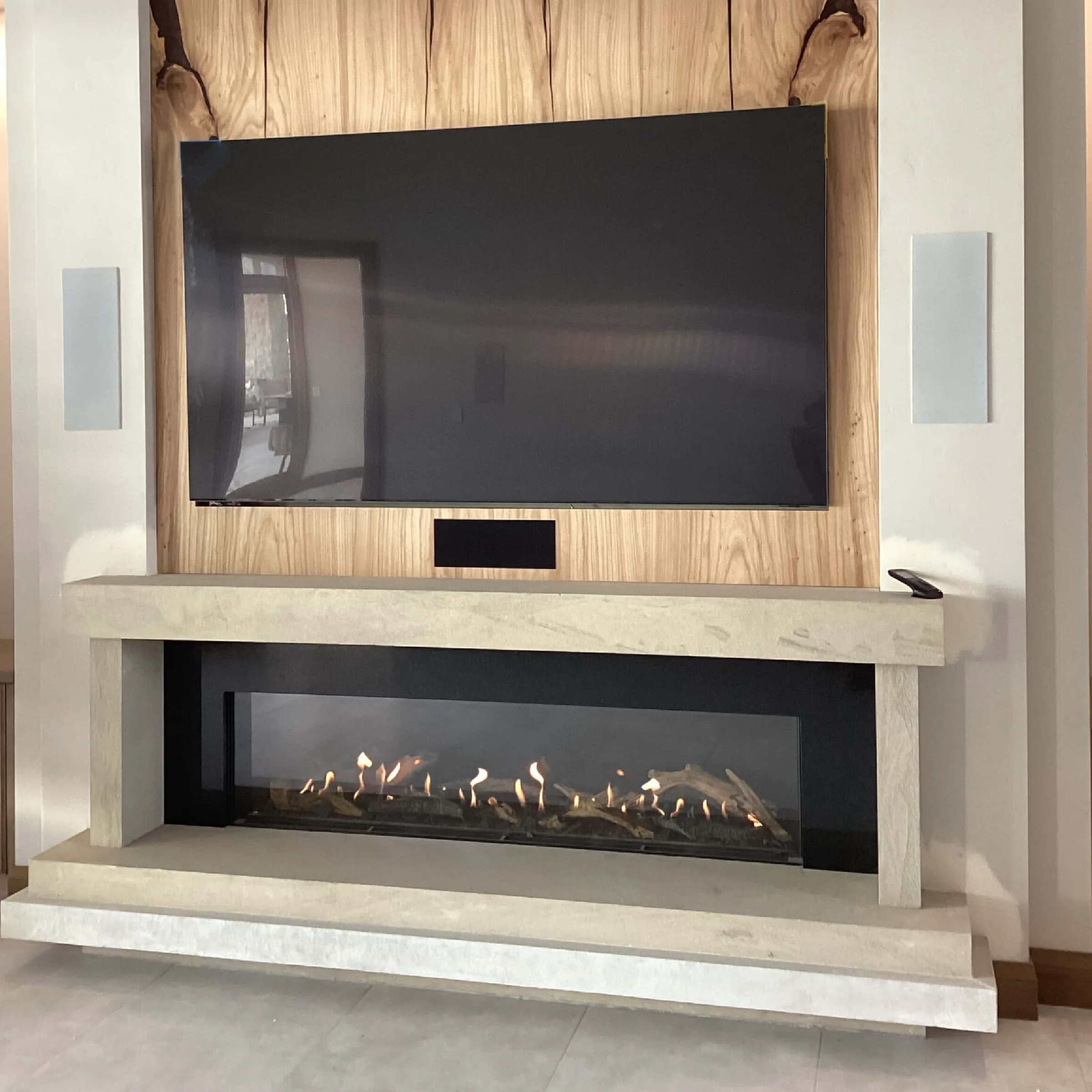 Front Facing Regular Glass Height Fireplace - Image 3