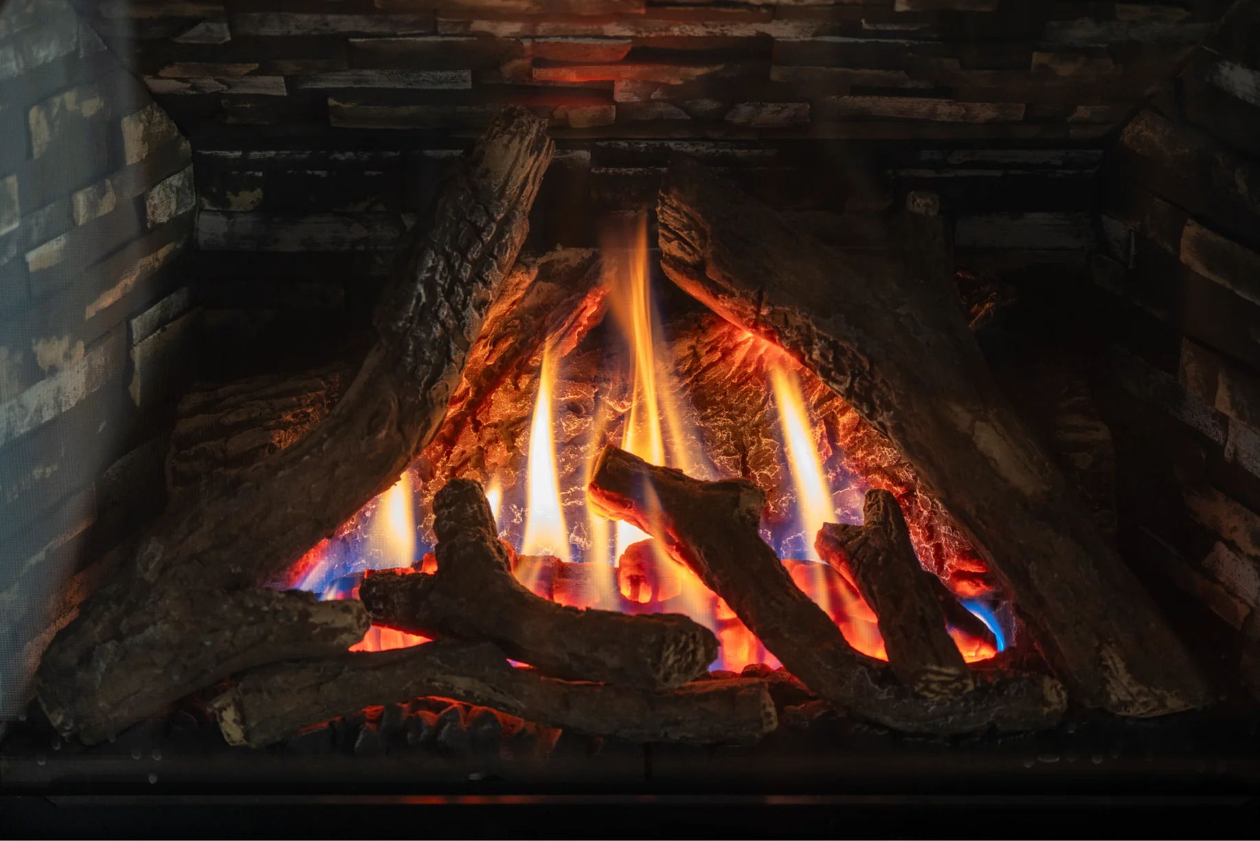 Valor H5 (Showroom Display) with Decorative Trim & Log Set - Image 3